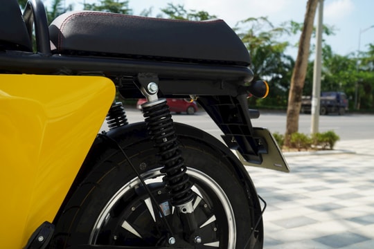 "Chiến binh lội nước" 1m trong 30 phút lộ diện: Chiếc xe điện có số lùi, chạy mượt 150km/lần sạc, giá chưa tới 29 triệu