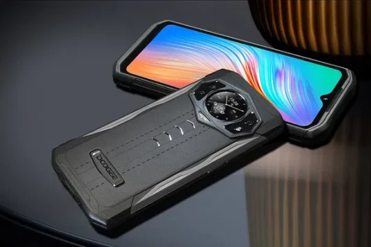 Top 4 smartphone pin trâu nhất 2025: Sạc một lần dùng được cả ngày dài