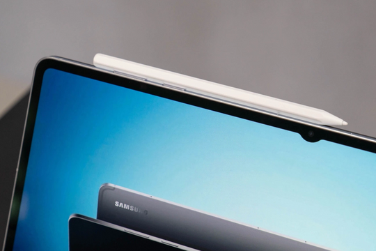 Máy tính bảng màn lớn mỏng nhẹ nhất phân khúc: Pin 8400mAh, c hống nước IP68, giá bán cạnh tranh với iPad Pro 11 inch