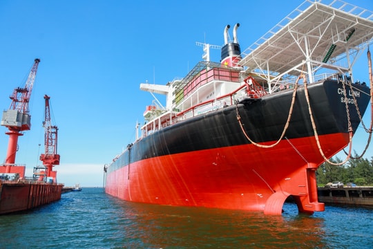 Doanh nghiệp đóng tàu dầu khí thuộc Petrovietnam bàn giao tàu 150.000 tấnvượt tiến độ 5 ngày