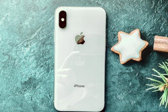 Chiếc iPhone “huyền thoại” giá rẻ bất ngờ chỉ hơn 4 triệu nhưng vẫn đủ sức cân đối thủ hàng chục triệu