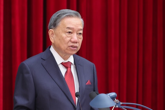 Khai mạc Hội nghị Trung ương lần thứ 13