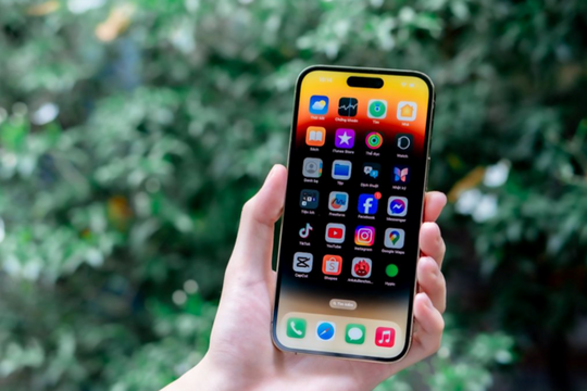 Dòng iPhone "hot" một thời nay chỉ hơn 10 triệu: Giá rẻ hiếm có, hiệu năng vẫn bền bỉ