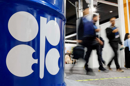 OPEC+ quyết tăng sản lượng dầu tháng 11, bất chấp cảnh báo dư cung toàn cầu