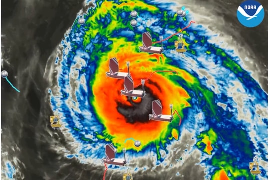 Robot lần đầu thu thập dữ liệu trực tiếp trong mắt bão