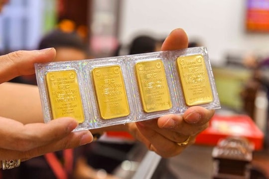 Thị trường kim loại quý hôm nay 7/10/2025: Giá vàng tăng nóng, bạc giữ chuỗi