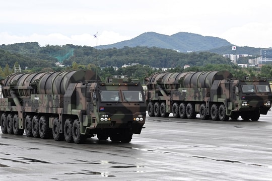 Vũ khí phi hạt nhân mạnh như hạt nhân, xuyên phá hầm sâu 100m, vận tốc bay hơn 12.000km/h