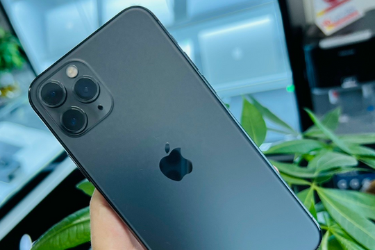 Chiếc iPhone 3 mắt rẻ nhất Việt Nam, giá chỉ vài triệu nhưng vẫn chụp zoom 2x xịn như máy mới