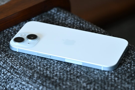 iPhone 15 bất ngờ hạ giá thấp kỷ lục: Vẫn ngon hơn iPhone 14 và cân cả iPhone 16