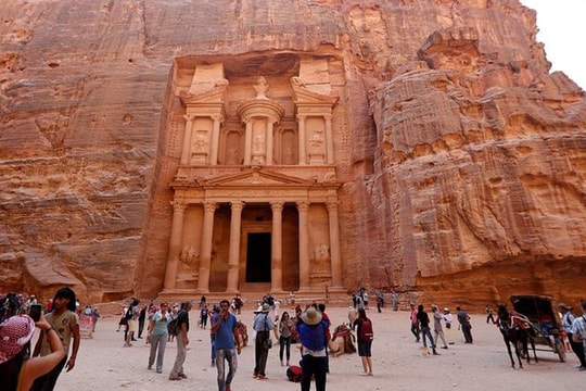 Khám phá thành phố đá cổ giữa sa mạc Trung Đông, di sản từng biến mất hàng thế kỷ