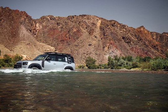 Loạt xe SUV gầm cao, có khả năng lội nước tới 1 mét dễ dàng tại đường ngập, trang bị xứng tầm đẳng cấp