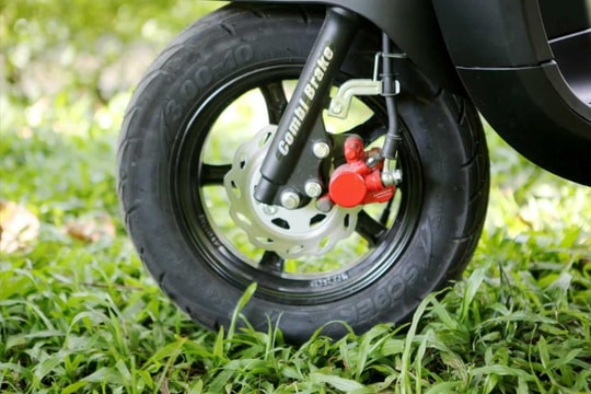 Bất ngờ khi lái thử chiếc xe ga phong cách Á – Âu: Sang trọng, giá chưa đến 18 triệu và tiết kiệm chẳng kém xe ga Ý