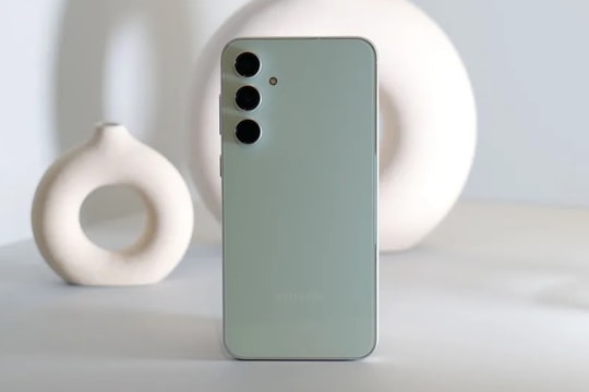 Ngỡ ngàng với smartphone giá bình dân nhưng sang xịn chẳng kém flagship