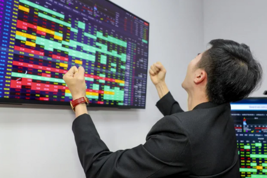 “Vượt đỉnh lịch sử 1.700 điểm nhưng mới chỉ là khởi đầu”, VN-Index sắp tăng tới đâu?