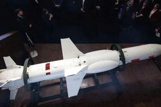 Vũ khí dựa trên nguyên mẫu công nghệ của Liên Xô, tầm bắn 500km, có thể chứa tới 200kg thuốc nổ