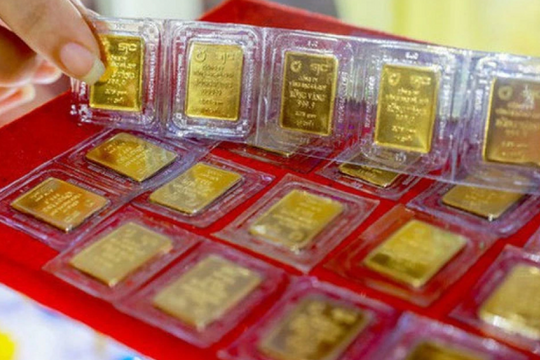 Thị trường kim loại quý hôm nay 12/10/2025: Giá vàng neo cao, bạc ổn định
