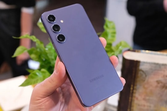 Galaxy S24 Plus về mức giá dễ mua khiến fan bất ngờ: AI thông minh, pin khỏe, màn 120Hz mượt mà