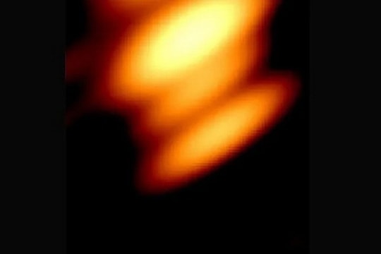 Lần đầu tiên ghi lại hình ảnh hai hố đen siêu khối lượng quay quanh nhau