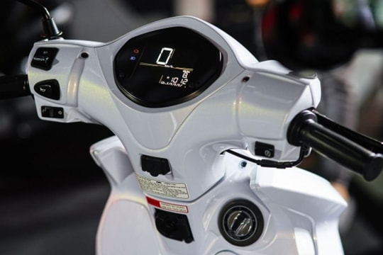 Đối thủ khiến Honda Vision "toát mồ hôi": Thiết kế sang chảnh, siêu tiết kiệm xăng, giá chỉ hơn 30 triệu