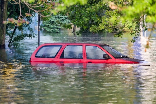 5 lỗi phổ biến khiến bảo hiểm ô tô từ chối bồi thường khi xe bị ngập nước
