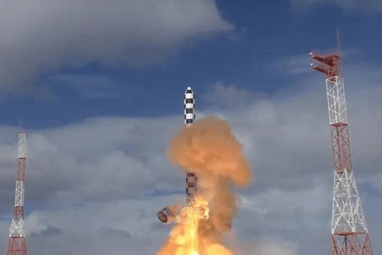 Tên lửa mang tới 15 đầu đạn hạt nhân, nhanh gấp 27 lần tốc độ âm thanh, đặc biệt có thể băng qua cả Nam Cực tiêu diệt mục tiêu