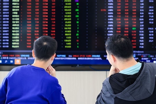 Kịch bản chứng khoán phiên chiều 15/10: VN-Index thử thách vùng hỗ trợ 1.755 điểm