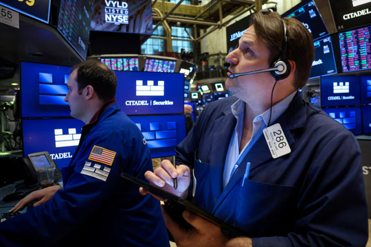 Chứng khoán Mỹ giằng co trước nguy cơ chính phủ đóng cửa kéo dài