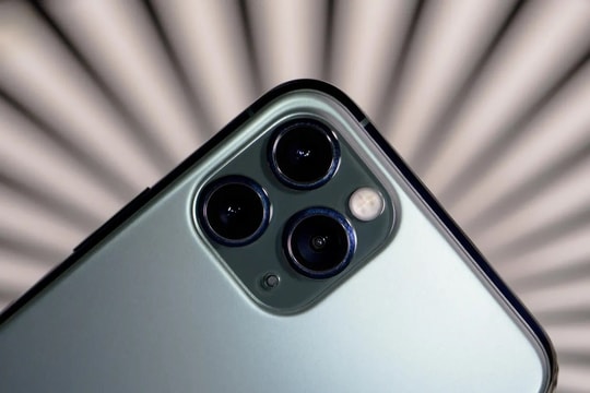 Mẫu iPhone từng là "vua cao cấp" nay rớt giá dưới 8 triệu, camera zoom quang học 2x vẫn "ăn đứt" iPhone 17