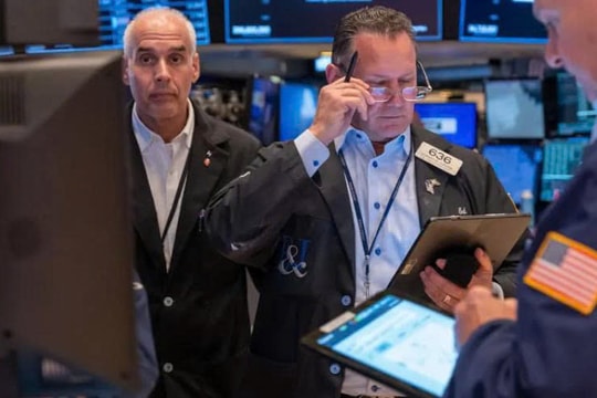 Chứng khoán Mỹ giảm mạnh, Dow Jones mất hơn 300 điểm vì lo ngại tín dụng