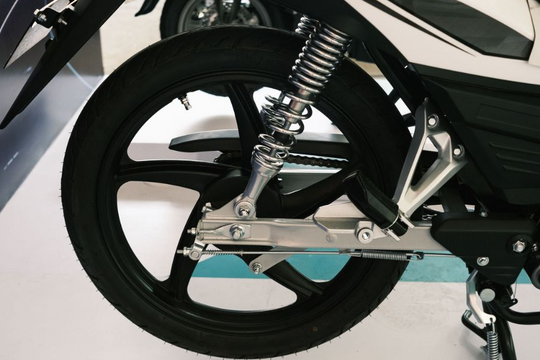 Ngỡ là xe xăng, hóa ra là xe điện: Chỉ vài nghìn đồng sạc đầy pin, chạy 80 km/lần sạc, giá rẻ bất ngờ