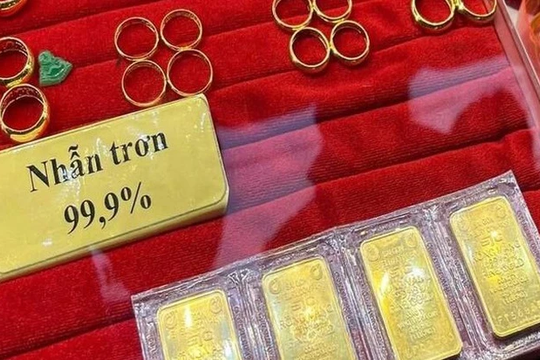 Giá vàng hôm nay 24/10/2025: Biến động dữ dội, vàng đảo chiều liên tục