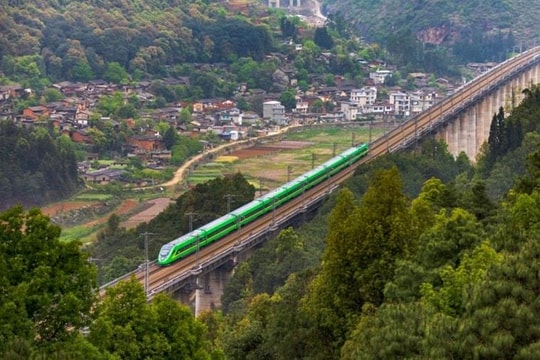 Có một "con đường tơ lụa" bằng sắt âm thầm vận hành suốt 4 năm kết nối 2 nước láng giềng của Việt Nam