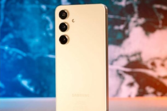 Ngỡ ngàng với smartphone 16 triệu đồng nhưng có màn 120Hz, AI toàn diện và camera chẳng kém iPhone 17