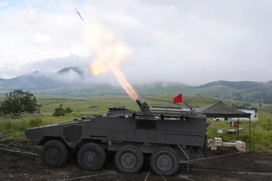 Vũ khí siêu cơ động, hỏa lực mạnh mẽ với pháo bắn tự động và tên lửa chống tăng