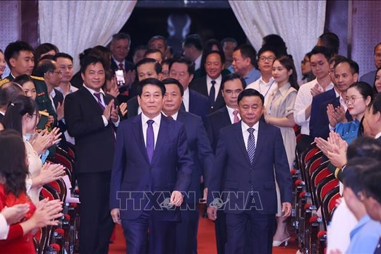 Chủ tịch nước dự Lễ trao giải Cuộc thi Chính luận về Bảo vệ nền tảng tư tưởng của Đảng lần thứ Năm