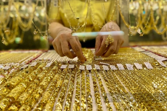 Dự báo giá vàng ngày mai 23/10: Thị trường chuẩn bị cho nhịp điều chỉnh mới?