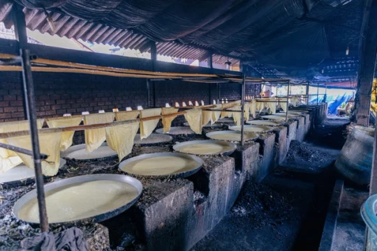 Hơn một thế kỷ đỏ lửa giữ nghề, người dân Vĩnh Long ‘sống khỏe’ nhờ lò than trăm tuổi vẫn cháy đều mỗi ngày