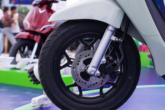 Ấn tượng với chiếc xe điện giá chỉ 16 triệu, di chuyển gần 200km/lần sạc