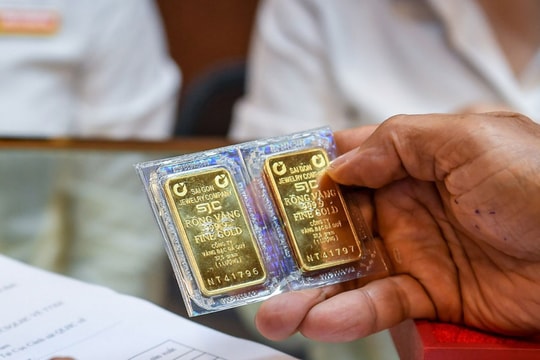 Dự báo giá vàng ngày mai 24/10: Hướng về vùng hỗ trợ 4.000 USD/ounce