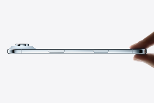 Chiếc điện thoại siêu mỏng của Apple giảm giá mạnh chỉ sau một tháng