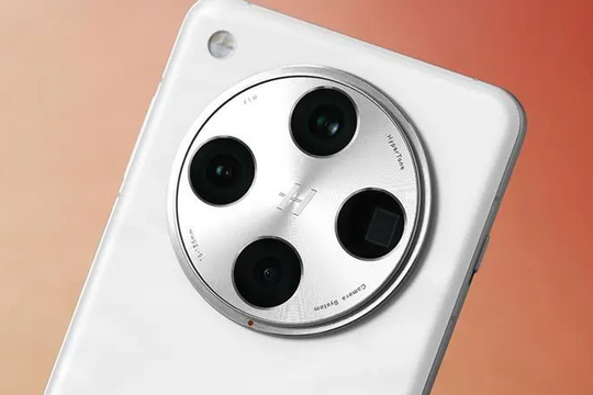 Flagship Android giảm giá kỷ lục, cấu hình mạnh mẽ, pin gần 6.000mAh khiến iFan "phát hờn"