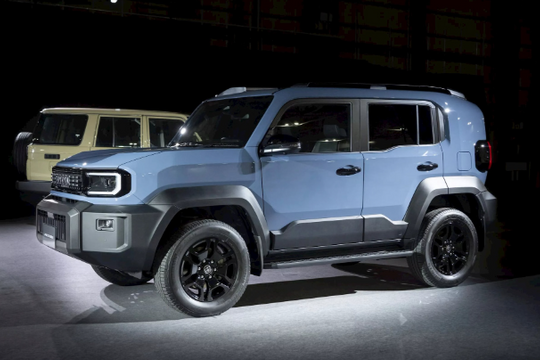 "Land Cruiser phiên bản mini" chính thức xuất hiện, nhỏ gọn mà cực hầm hố, giá chỉ bằng nửa Fortuner