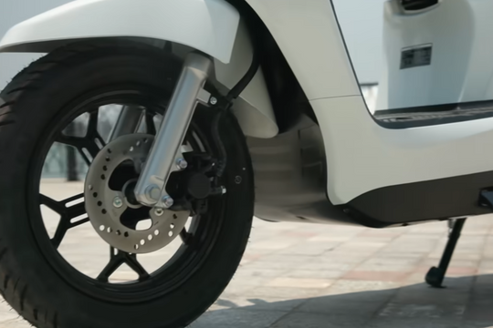 Đầu tư thêm 5 triệu, chiếc xe điện "đáng tiền nhất năm" đi xa gấp đôi và sạc dễ hơn bao giờ hết