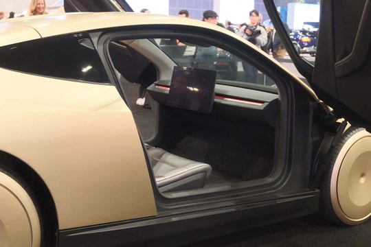 Mẫu xe điện không vô lăng, bên trong chỉ có duy nhất 1 màn hình, người ngồi "lên xe chỉ cần ngủ"