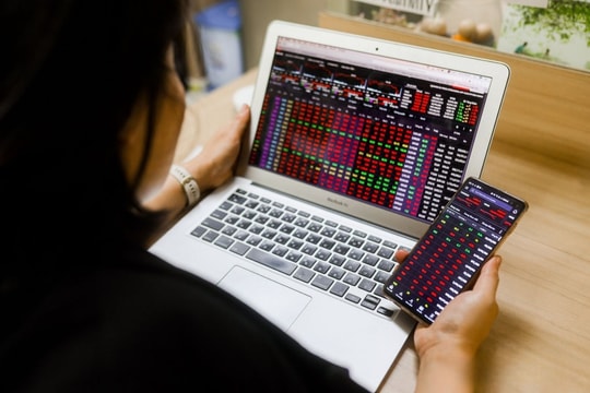 Top 10 cổ phiếu biến động mạnh nhất: Tìm điểm mua, bán và cắt lỗ phiên sáng 24/10