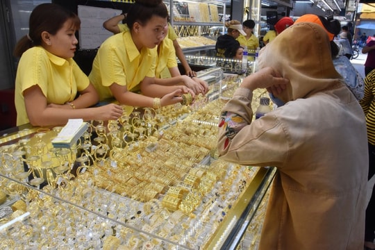 Dự báo giá vàng ngày mai 25/10: Chuyên gia khuyến nghị theo dõi vùng hỗ trợ này