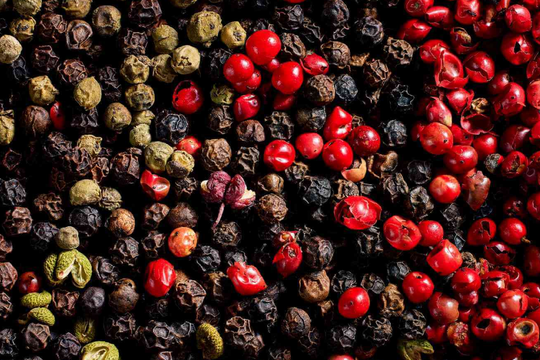 Giá tiêu hôm nay 26/10/2025: Bất ngờ lao dốc nhưng xuất khẩu vẫn "bứt tốc"