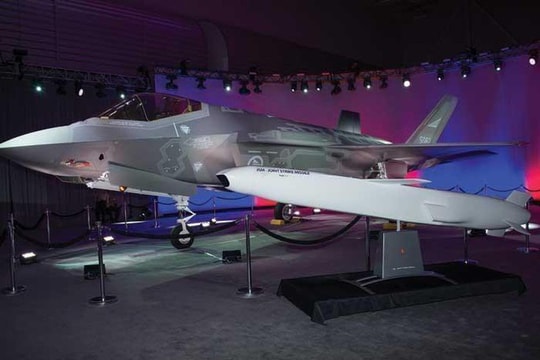 Tên lửa nặng hơn nửa tấn, tầm bắn gần 300km, dẫn đường cực chính xác, tương lai tác chiến chống hạm