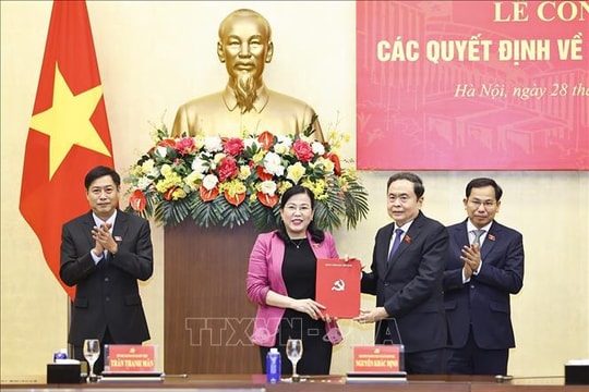 Chủ tịch Quốc hội Trần Thanh Mẫn chủ trì Lễ công bố các quyết định về công tác cán bộ