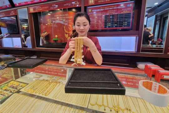 Dự báo giá vàng ngày mai 29/10: Nhà đầu tư nên thận trọng với biến động ngắn hạn